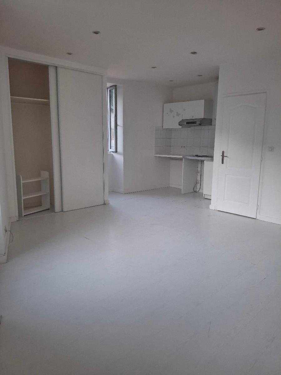 appartement 1 pièces - TOURRETTES-LEVENS